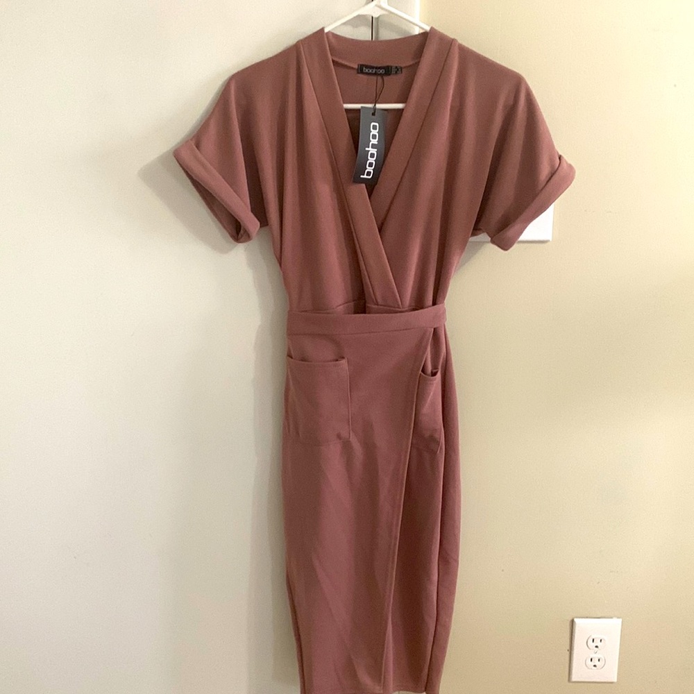 ** Final price ** Boohoo Petite Midi Dress